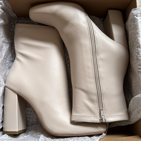 Steve Madden Bone White Lynden Block Heel Zipper Pull On Ankle Boots - Picture 11 of 12